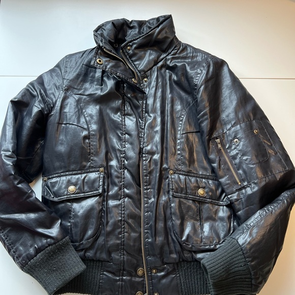 [SOLD] Faux fur trimmed shiny black bomber jacket - Picture 4 of 4